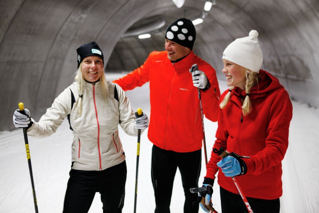 Tre vänner i skidtunneln i Torsby